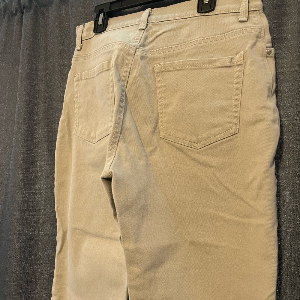 Stylish Gloria Vanderbilt Shorts Size 8